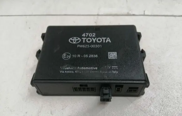 Toyota Auris E180 Other control units/modules PW62500301 10R052838 4121100