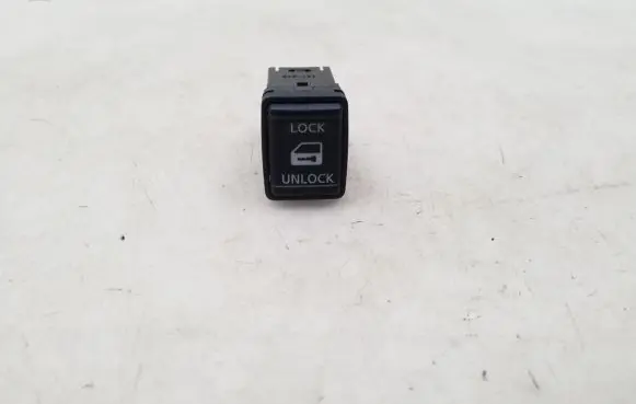 Renault Alaskan Tailgate/boot open switch button 