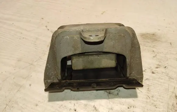 Volkswagen Golf IV Engine mount bracket 1J0199555