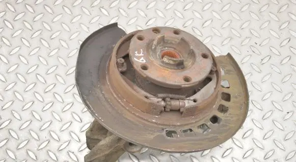 Volkswagen Touareg I Rear wheel hub