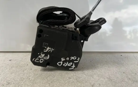Ford Focus Front seatbelt 33040326