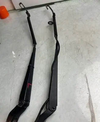 Mercedes-Benz Vito Viano W639 Front wiper blade arm A6398200044