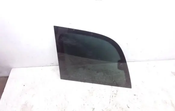 Mercedes-Benz Vaneo W414 Rear side window 43R00069 AS3