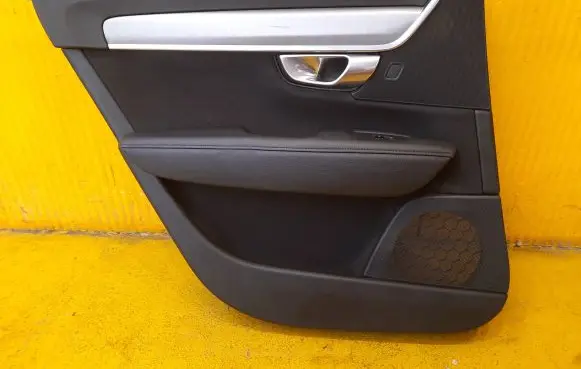 Volvo S90, V90 Rear door card panel trim 31393232