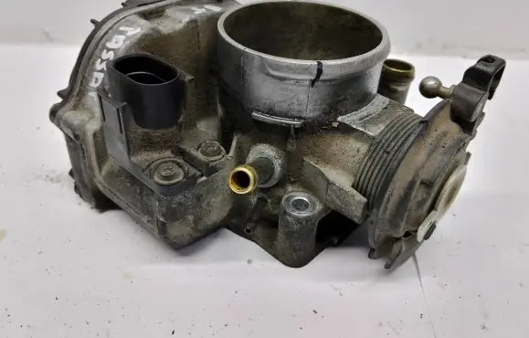 Volkswagen PASSAT B5 Throttle valve 058133063H