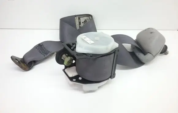 Middle seatbelt (rear)