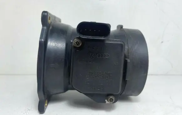 Audi A6 S6 C5 4B Mass air flow meter 078133471E