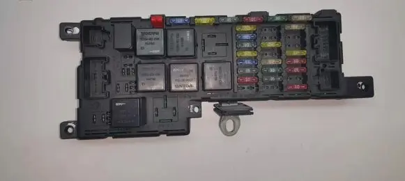 Volvo S60 Fuse module 518828108