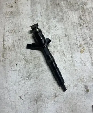 Toyota Avensis T250 Fuel injector 236700G010
