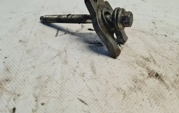 Opel Vivaro Fuel Injector clamp holder 