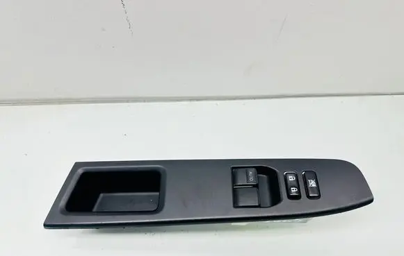 Toyota Yaris Electric window control switch 742320D680