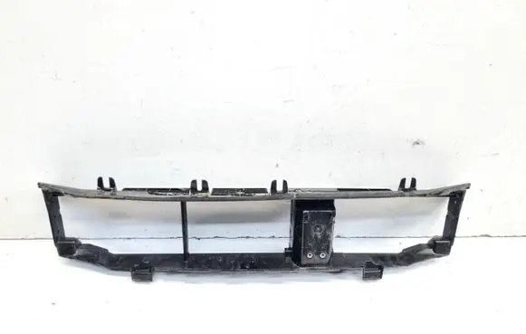 BMW i4 Intercooler air guide/duct channel 18715610