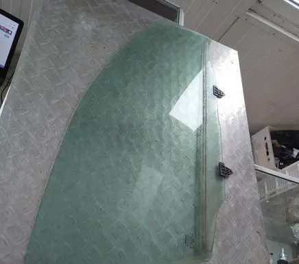 Nissan Qashqai Front door window glass four-door