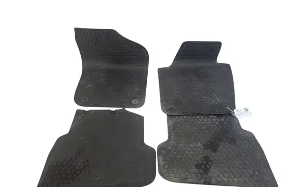 Volkswagen Polo V 6R Car floor mat set 6R0061511 6R0061501 6R1061501