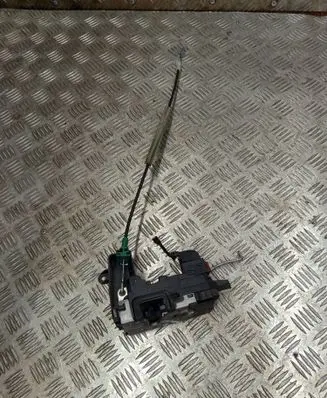 Opel Zafira B Front door lock 13210749