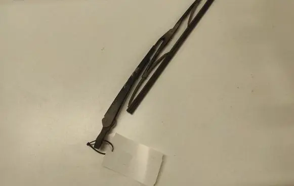 Volkswagen Golf IV Rear wiper blade arm