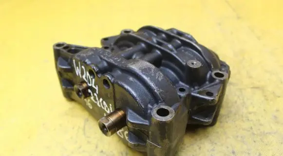 Mercedes-Benz E W211 Oil pump A6460100236