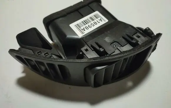 Mitsubishi Colt Dash center air vent grill SPC00149