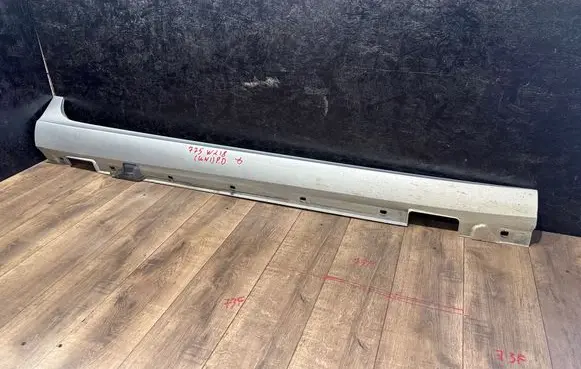 Mercedes-Benz CLS C218 X218 Sill A2186900440