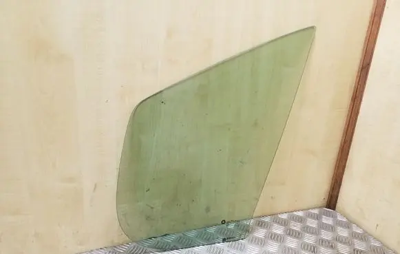 Nissan Primastar Front vent window/glass (coupe) 