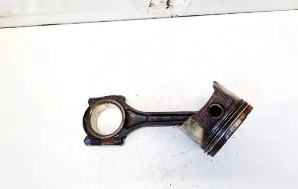 Hyundai Lantra II Piston with connecting rod