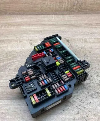 BMW 5 F10 F11 Fuse module 9264923 1670498