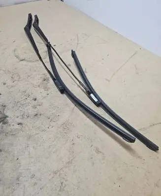 Volkswagen Golf VI Front wiper blade arm 1Q1955409