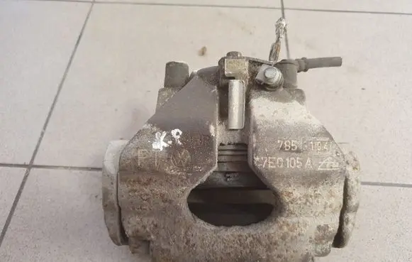 Volkswagen Transporter - Caravelle T5 Front brake caliper