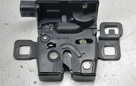 Land Rover Range Rover Sport L320 Tailgate window lock/catch/latch 