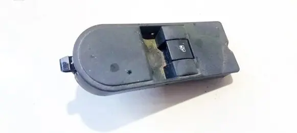 Opel Zafira B Electric window control switch 13228709