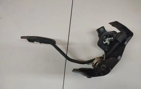 Toyota Avensis T250 Clutch pedal