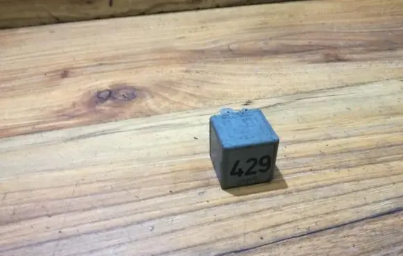 Volkswagen Golf IV Other relay 1J0906381 V23134-B63-X383