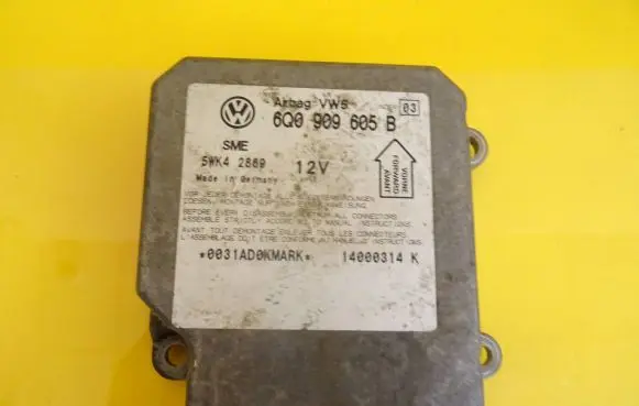 Volkswagen PASSAT B5 Airbag control unit/module 6Q0909605B