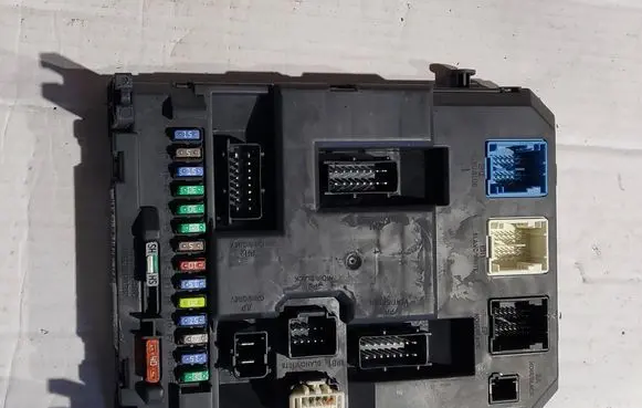 Citroen DS3 Comfort/convenience module 9666951980