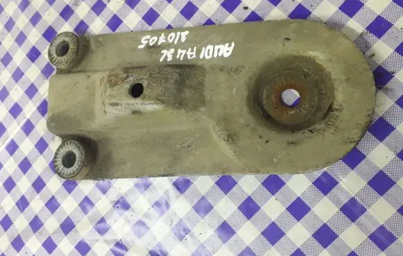 Audi A4 S4 B7 8E 8H Engine mounting bracket