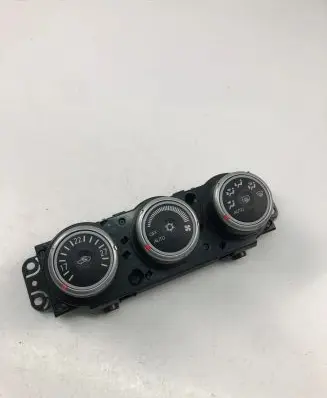 Mitsubishi Lancer VIII Climate control unit 7820A115XB