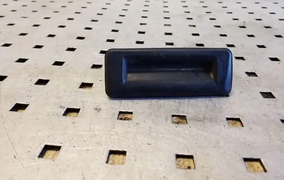 Tailgate opening switch