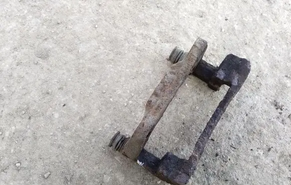 Toyota Corolla E120 E130 Front Brake Caliper Pad/Carrier 
