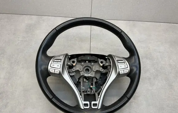 Nissan Pulsar Steering wheel 