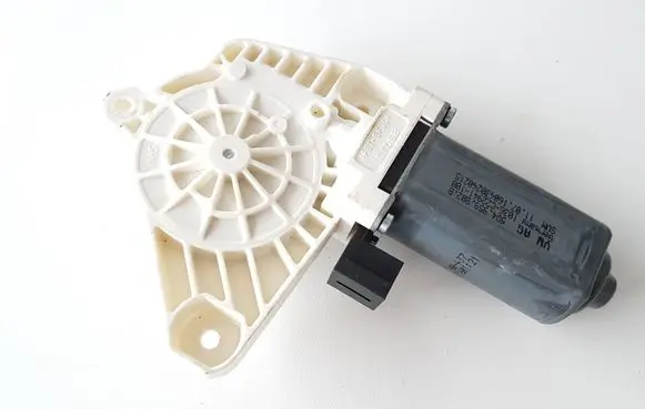 Volkswagen PASSAT B8 Front door window regulator motor 5Q4959802B 160430240215
