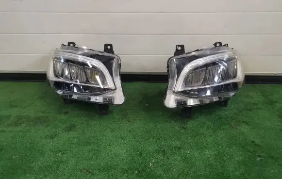 Mercedes-Benz Sprinter W907 W910 Headlight/headlamp A9109068200 A9109067100