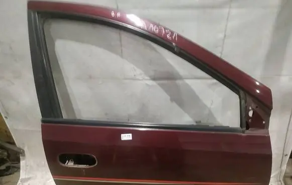 Nissan Almera Tino Front door RAUDONOS