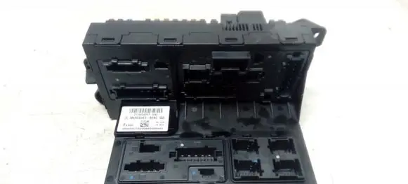 Mercedes-Benz CLS C219 Fuse module 2115454201