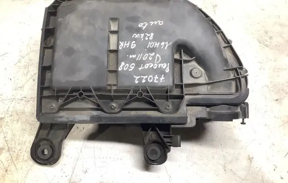 Peugeot 508 Air filter box 9673061080
