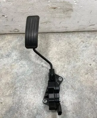 Subaru Legacy Accelerator throttle pedal 36010AG110 1988007090 02K26A00194