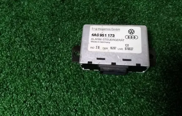 Audi A6 S6 C4 4A Alarm control unit/module 4A0951173 970037