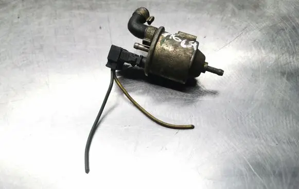 Audi A6 S6 C4 4A Turbo solenoid valve 72123900