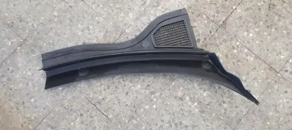 Volkswagen Tiguan Wiper trim 571819404