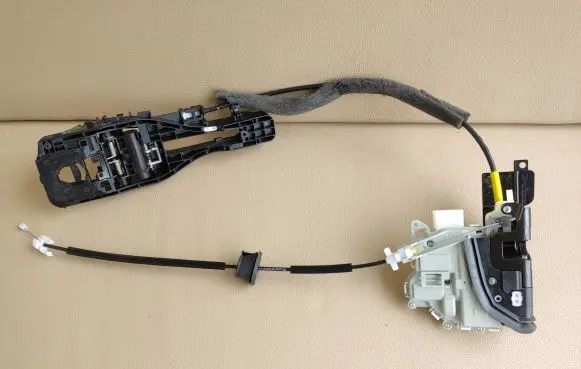 Porsche Macan (95B) Rear door lock 95B839885D 8J2837015E