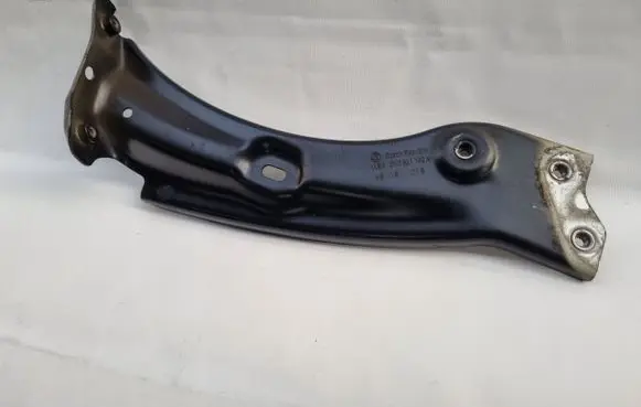 Skoda Superb B8 (3V) Fender mounting bracket 3V0821142A